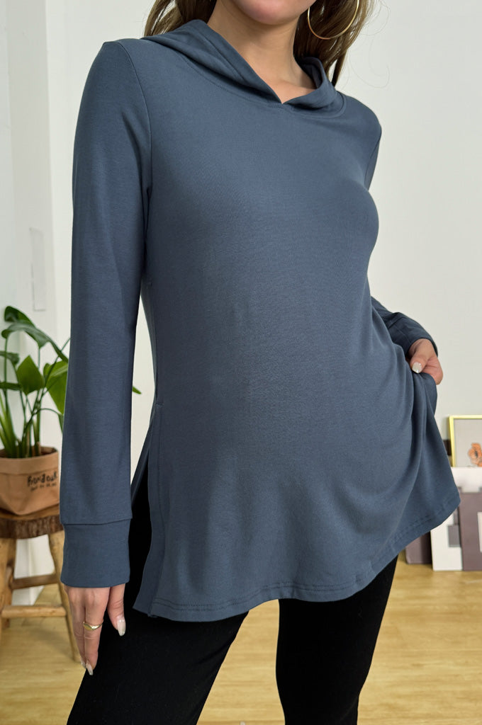 Bearsland Long-sleeved Maternity Sweatshirt with Small Side Slits