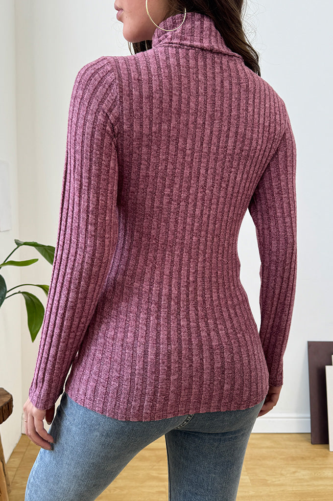 Bearsland Long-sleeved, high-necked ribbed maternity top