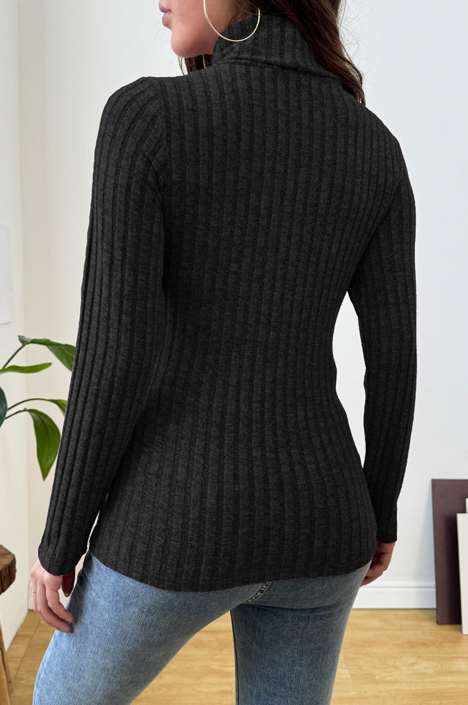 Bearsland Long-sleeved, high-necked ribbed maternity top